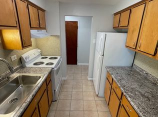 515 E End Ave APT 201, Calumet City, IL