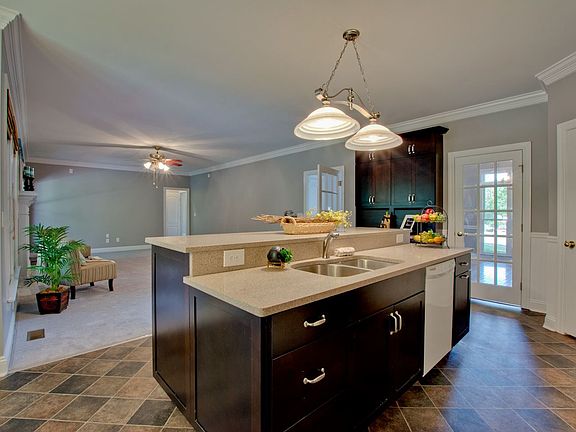 5th image of 2500 Southhurst Dr SE