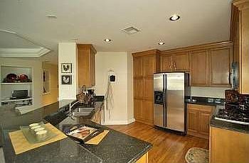 3rd image of 1827 Grant St Unit 200