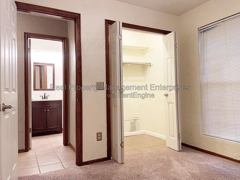 204 W 10th St — Photo 36