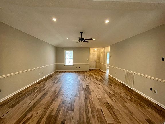 3rd image of 425 39th St