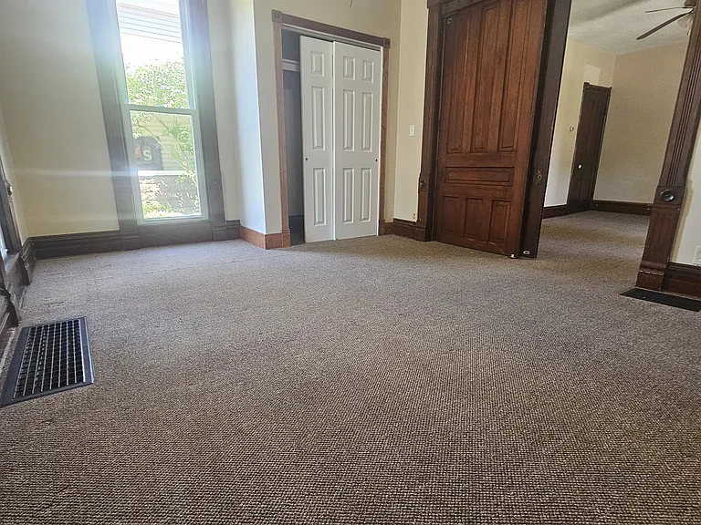 244 W Perry St — Photo 1