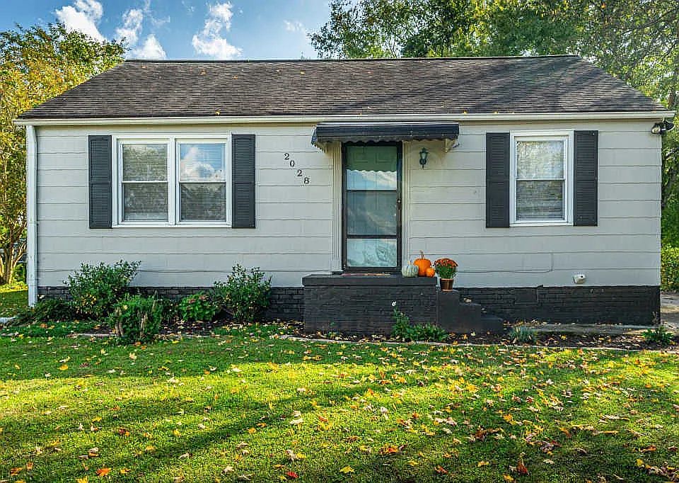 1st image of 2028 Price Ave