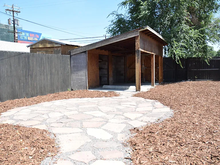 2222 S Acoma St — Photo 22