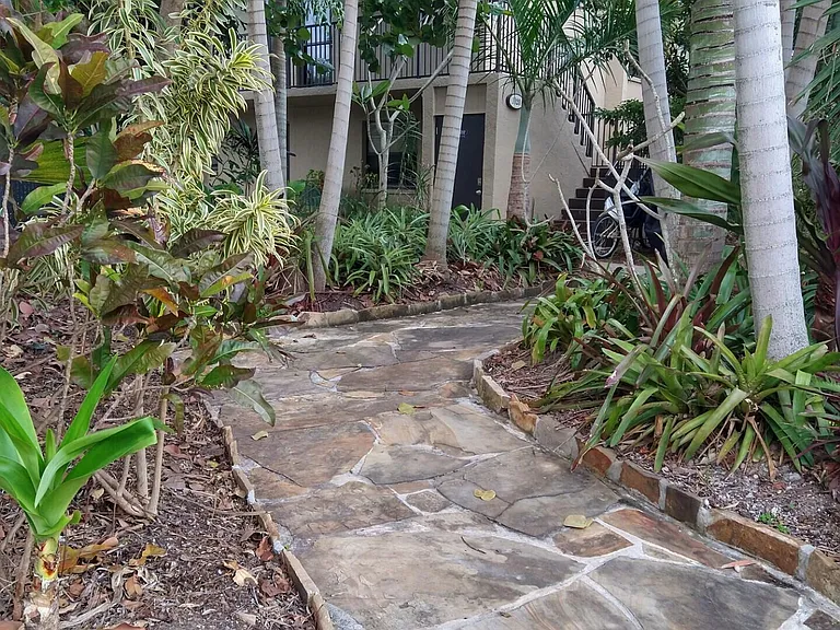 1020 Pinetree Dr #8 — Photo 27