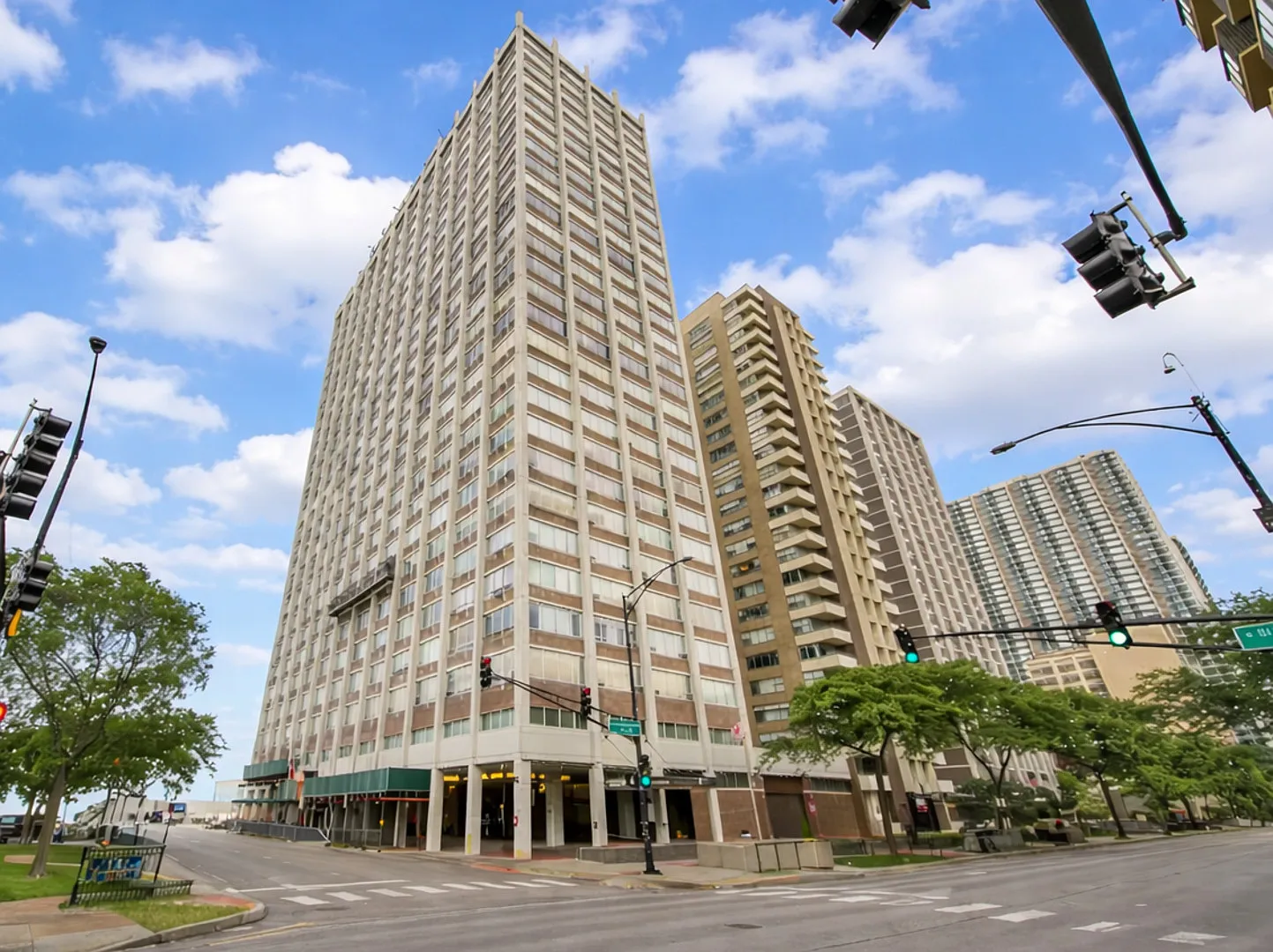 6171 N Sheridan Rd APT 2104 photo 1
