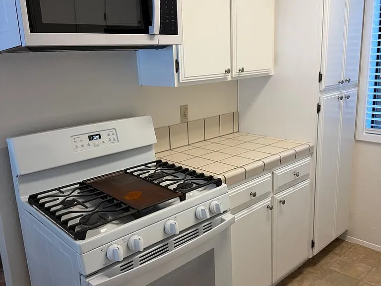 1736 Cable St #3 — Photo 10