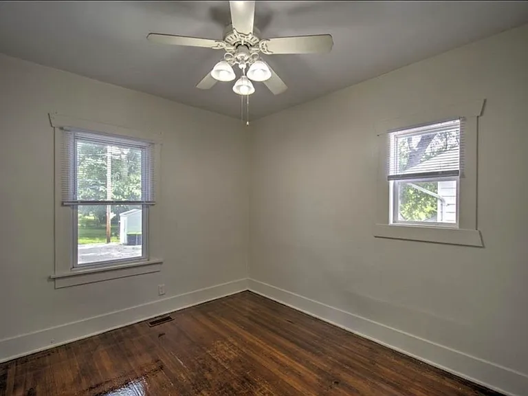 1613 N Monroe St — Photo 13