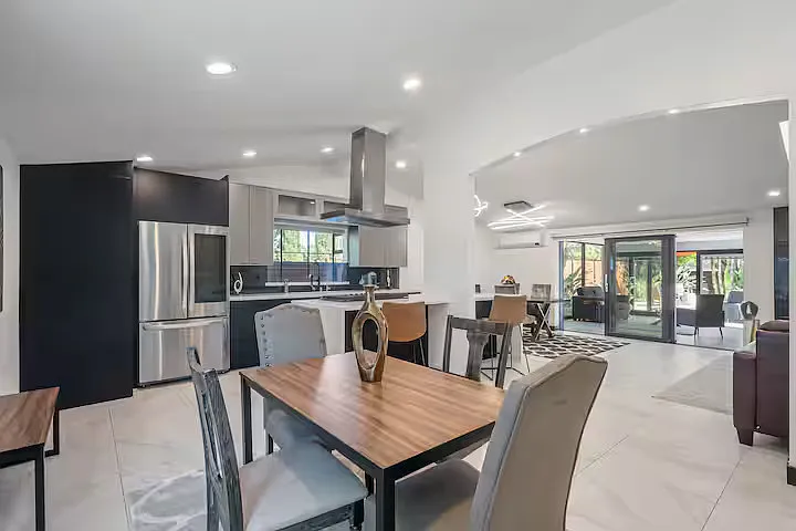 20412 Oxnard St — Photo 28