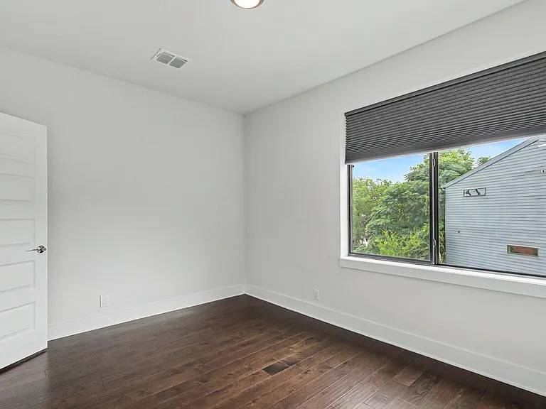 1606 N Hackberry St #102 — Photo 17