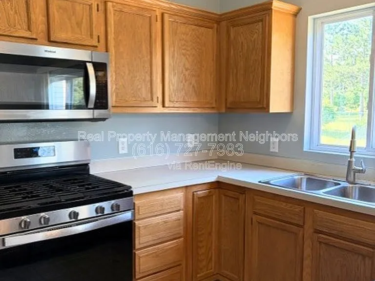 1636 Northbend Dr NE — Photo 23