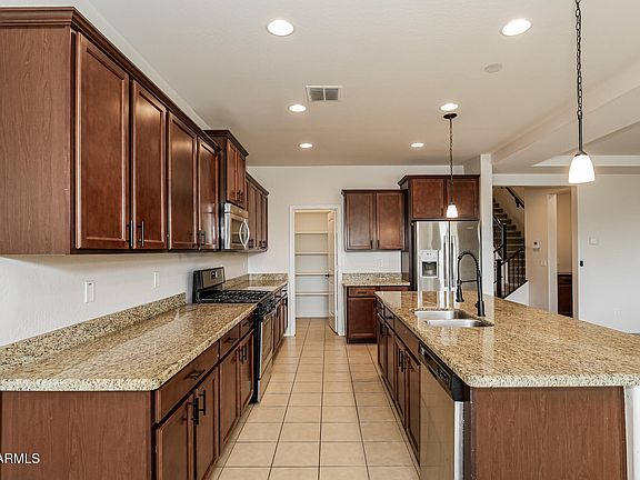 5th image of 660 S 165TH Avenue