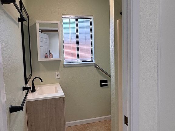 5th image of 231 Foresthill Ave
