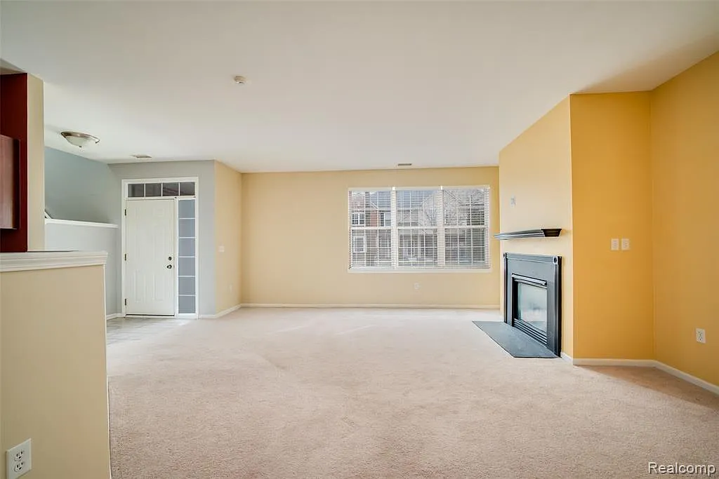 2 bed, 2.5 bath, 1669 sqft, $1,900 — Photo 4