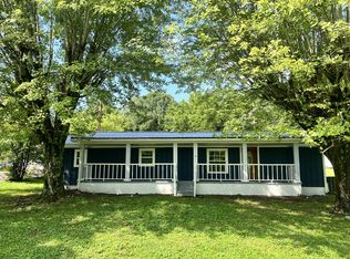 950 Howell Rd, Westmoreland, TN 37186