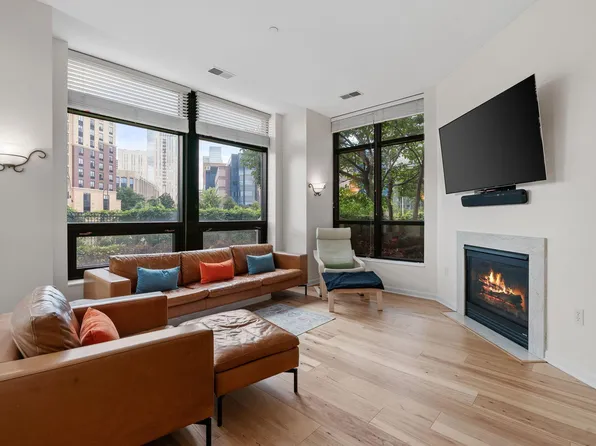 500 E Grant St APT 101, Minneapolis, MN 55404