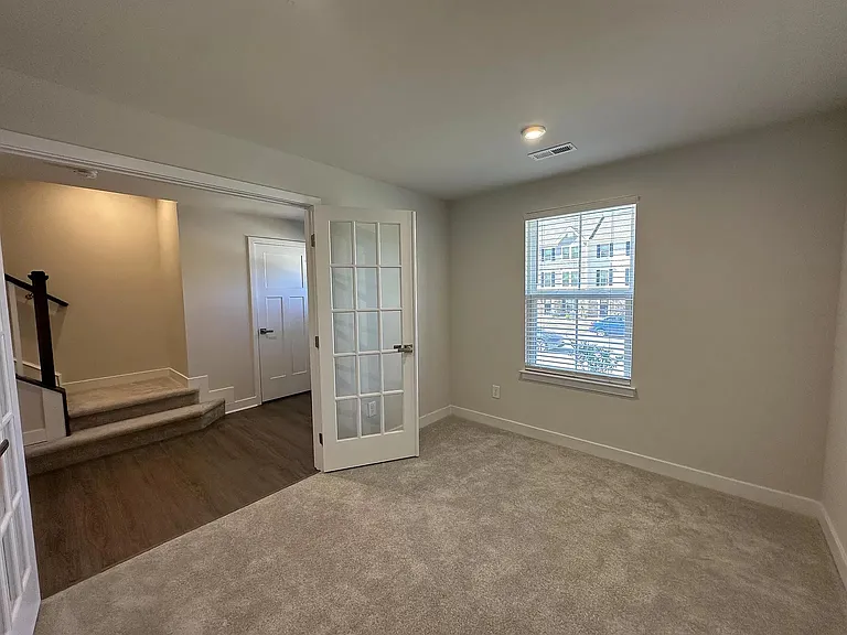Bonus room (1st floor)
Can be used as an office or extra room