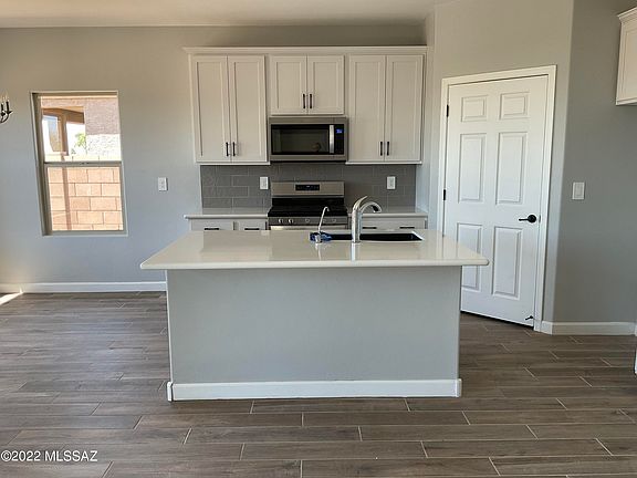 5th image of 10043 N Fulbrook Way