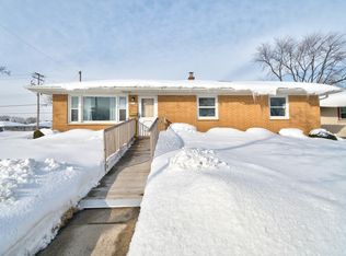 2272 W Edgerton Ave, Milwaukee, WI 53221