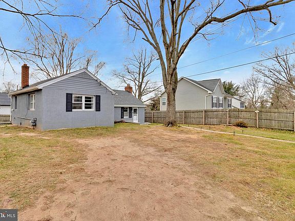 2nd image of 5713 Tennyson St