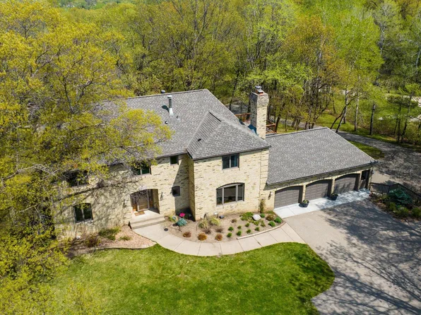 2705 Woods Trl S, Burnsville, MN 55306