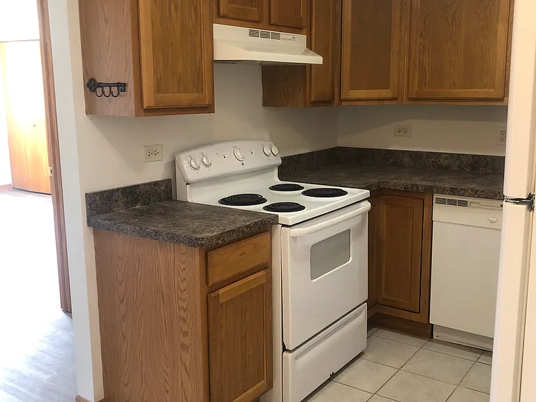 10604 Brooks Ln — Photo 2