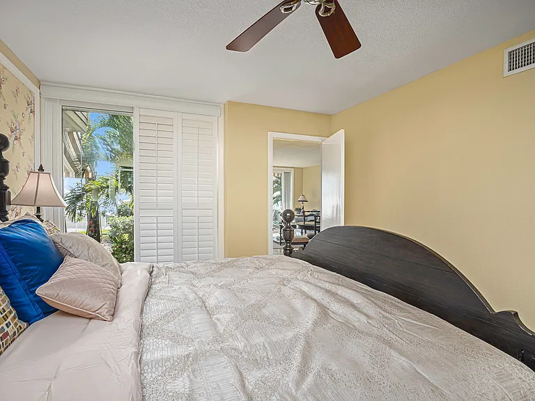 2000 Gulf Blvd #3 — Photo 17