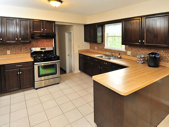 5th image of 16449 Canterbury Dr