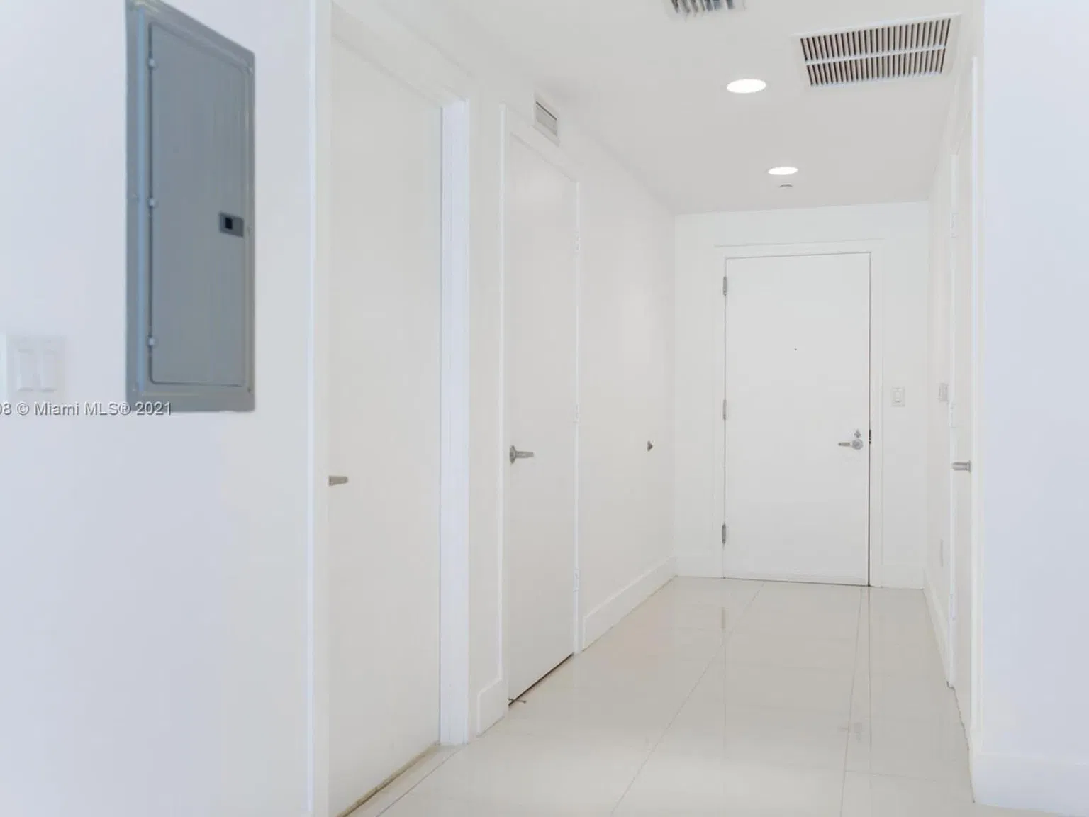 Studio, 613 sqft, $2,900 — Photo 3