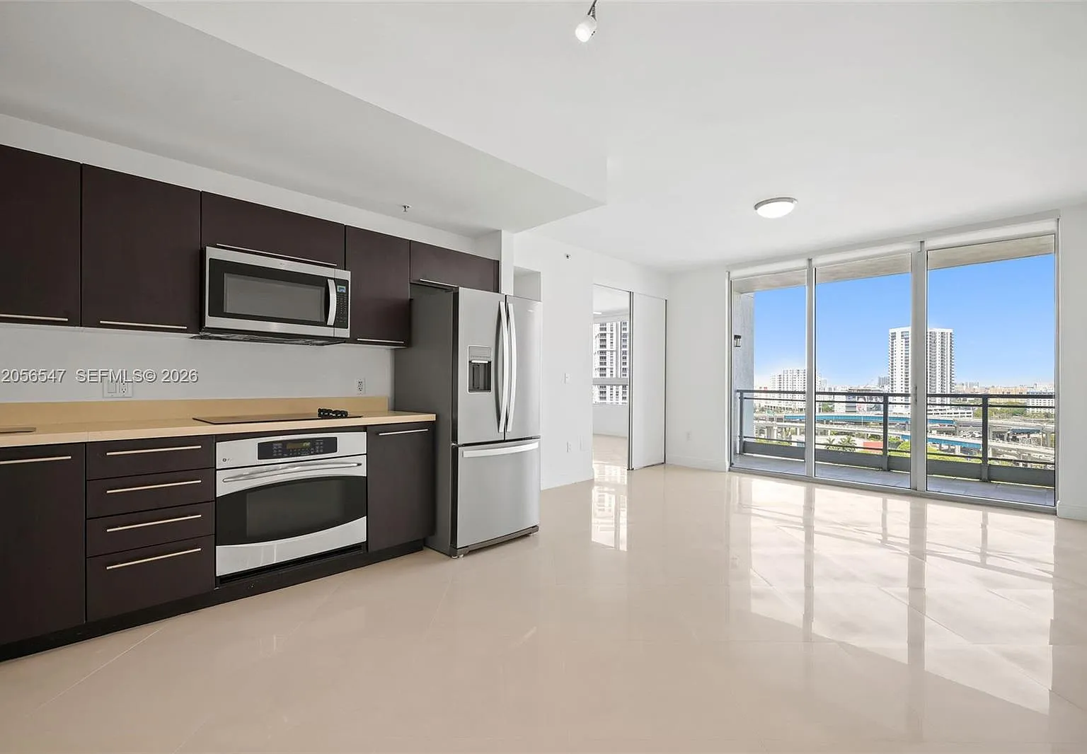 Ivy Condo — Photo 3