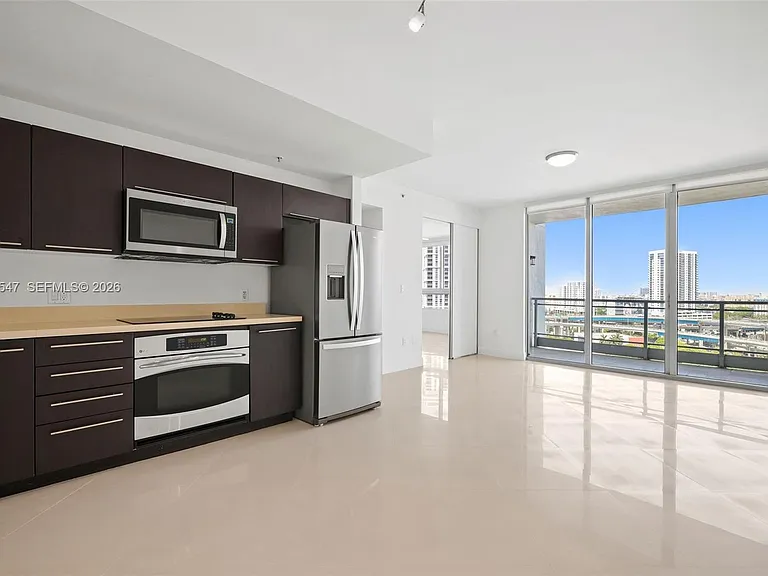 90 SW 3rd St #1608 — Photo 3