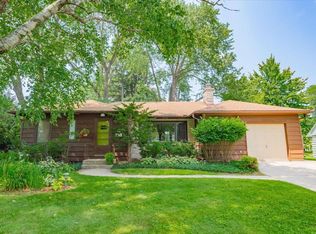 19 Hiawatha Cir, Madison, WI 53711