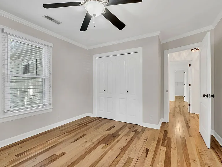 221 Adams Ct — Photo 32
