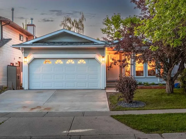 60 W Strathcona Rd SW, Calgary, AB T3H 1X5