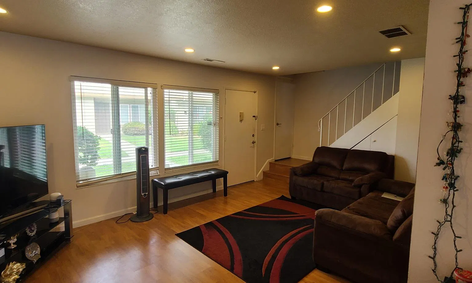 3 bed, 1.5 bath, 1166 sqft, $3,300 — Photo 1
