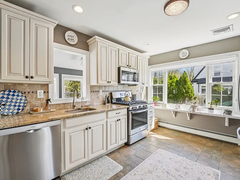 525 Ramapo Ave — Photo 20