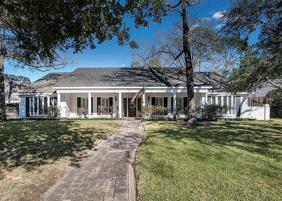 1st image of 526 Stoneleigh Dr
