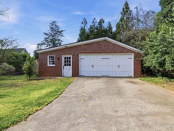 4th image of 305 E Faris Rd