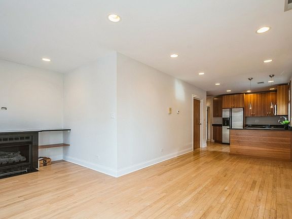5th image of 2235 W Lawrence Ave #3S