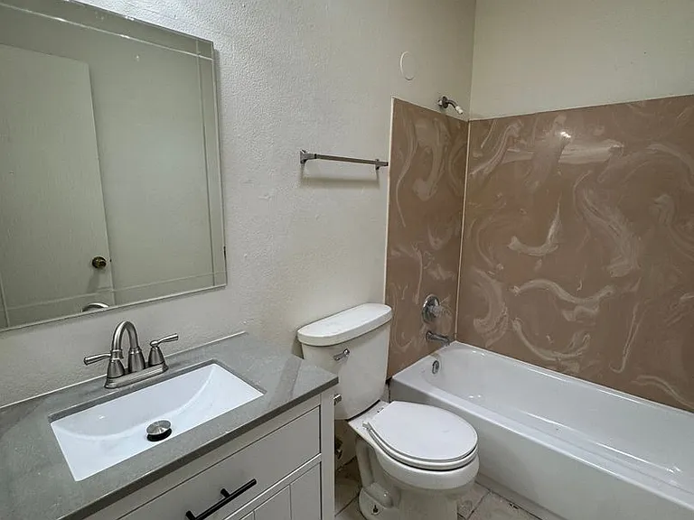 2873 N Fontana Ave — Photo 11