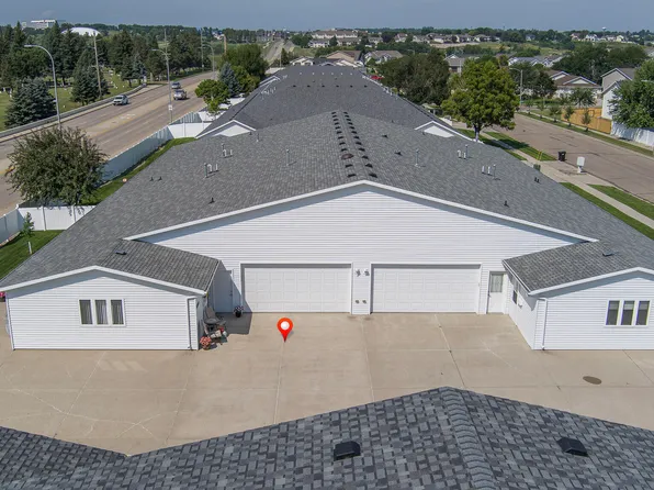3009 E Colorado Dr, Bismarck, ND 58503