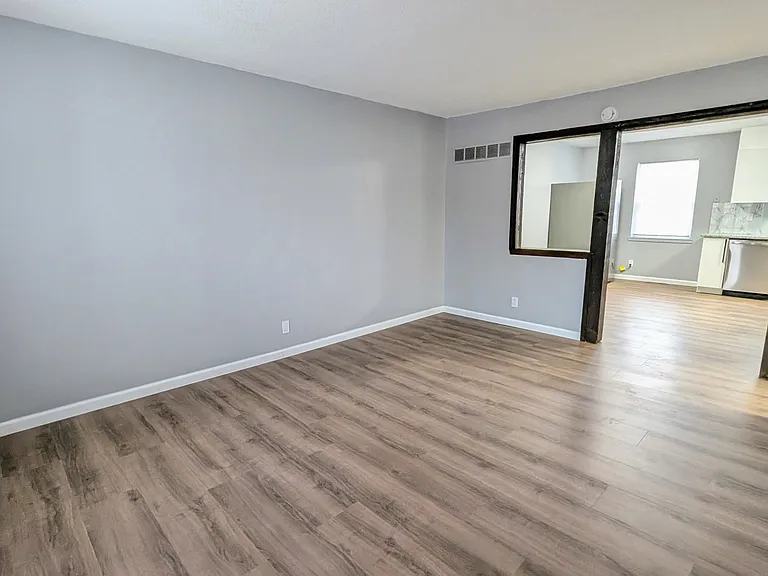 8324 Robinson St — Photo 15