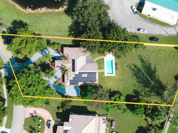 6110 Falconsgate Ave, Davie, FL 33331