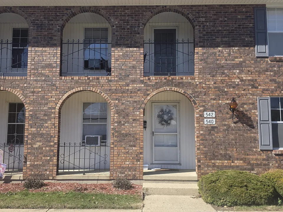 542 Maple Tree Ln
