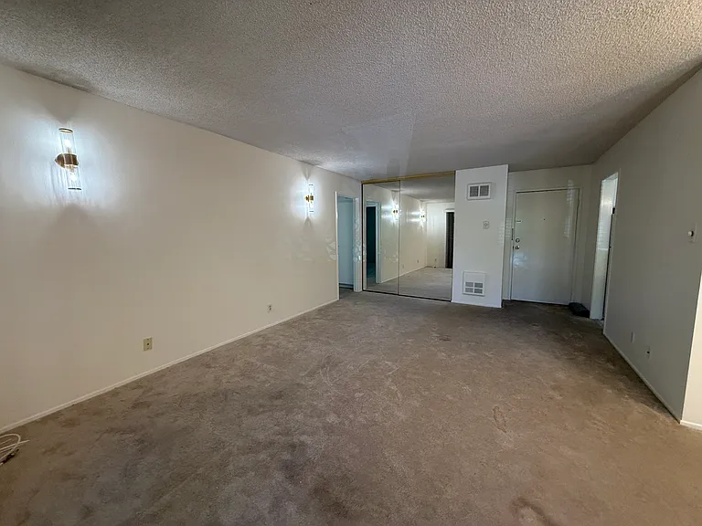 833 N Humboldt St #212 — Photo 4