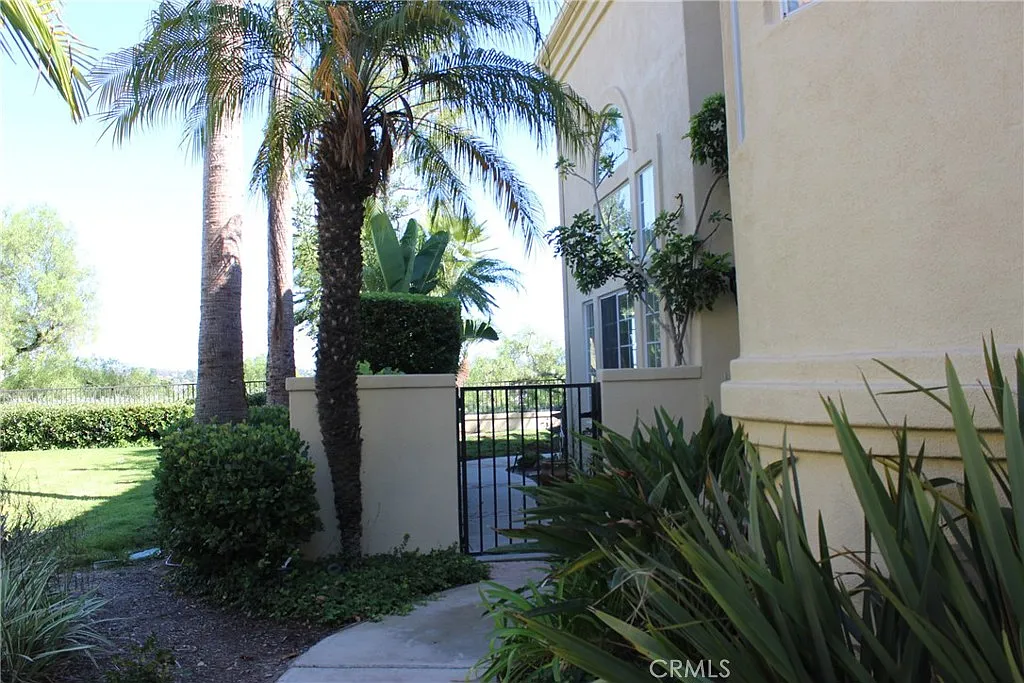 3 bed, 2.5 bath, 2179 sqft, $4,900 — Photo 3
