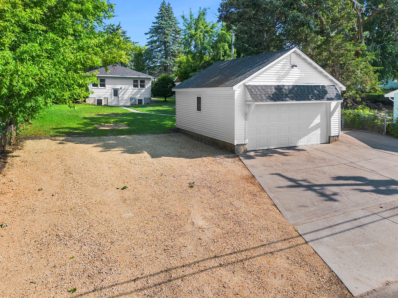 5 bed, 2150 sqft, $2,995 — Photo 4