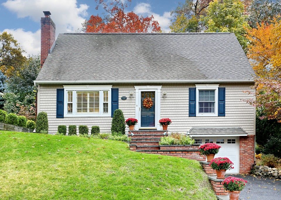 1st image of 152 Sicomac Ave