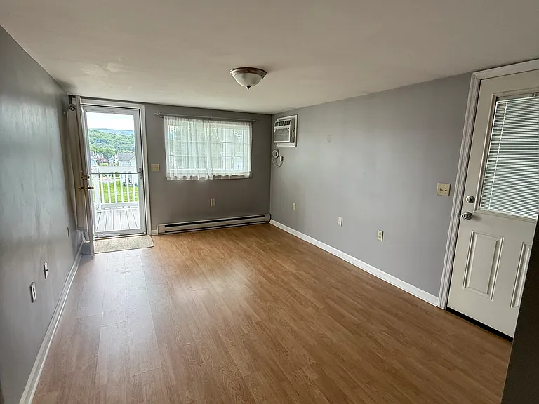 708 Carmalt St #3 — Photo 4