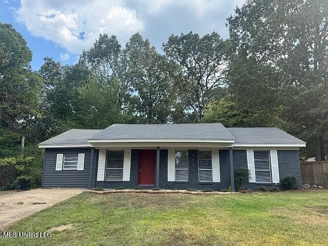 1st image of 793 Plymouth Dr